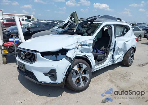 2025 Volvo Xc40 B5 Plus Bright Theme из США, поврежденный, VIN YV4L12UE6S2563585